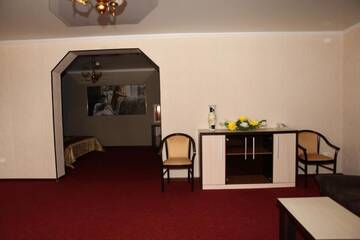 Фото номера Люкс с 1 спальней Гостиница Sochi Hotel г. Брянск 3